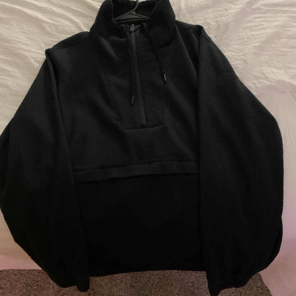 black luluemon quarter zip